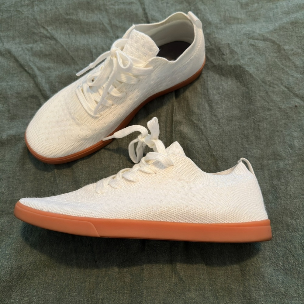 Women’s Suav Zilker size 8.5 White Shoes